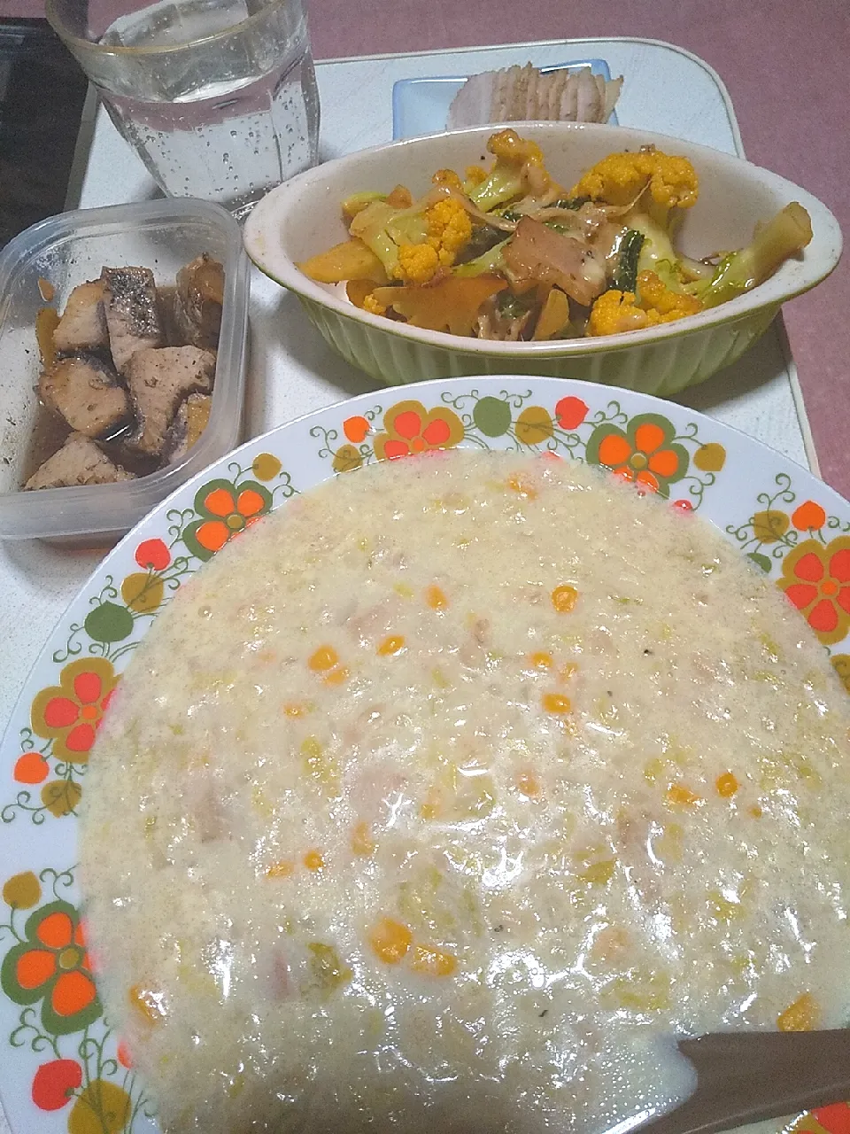 今日の晩御飯
※白菜とコーンの豆乳スープ
※カリフラワーのチーズがらめ
※炙りマグロの角煮
※スモークベーコン
※焼酎ハイボール|れあMIXさん