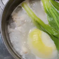 膝小僧、こっそり挨拶 参鶏湯|hitomiさん