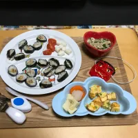 Snapdishの料理写真:人生2回目の節分。去年はまだ生後半年くらいだったので食べ物は何もできませんでしたが、今年はこんなに食べました。初めての茶碗蒸しも気に入ってくれて完食してくれました。嬉しかった❣️|cossamさん