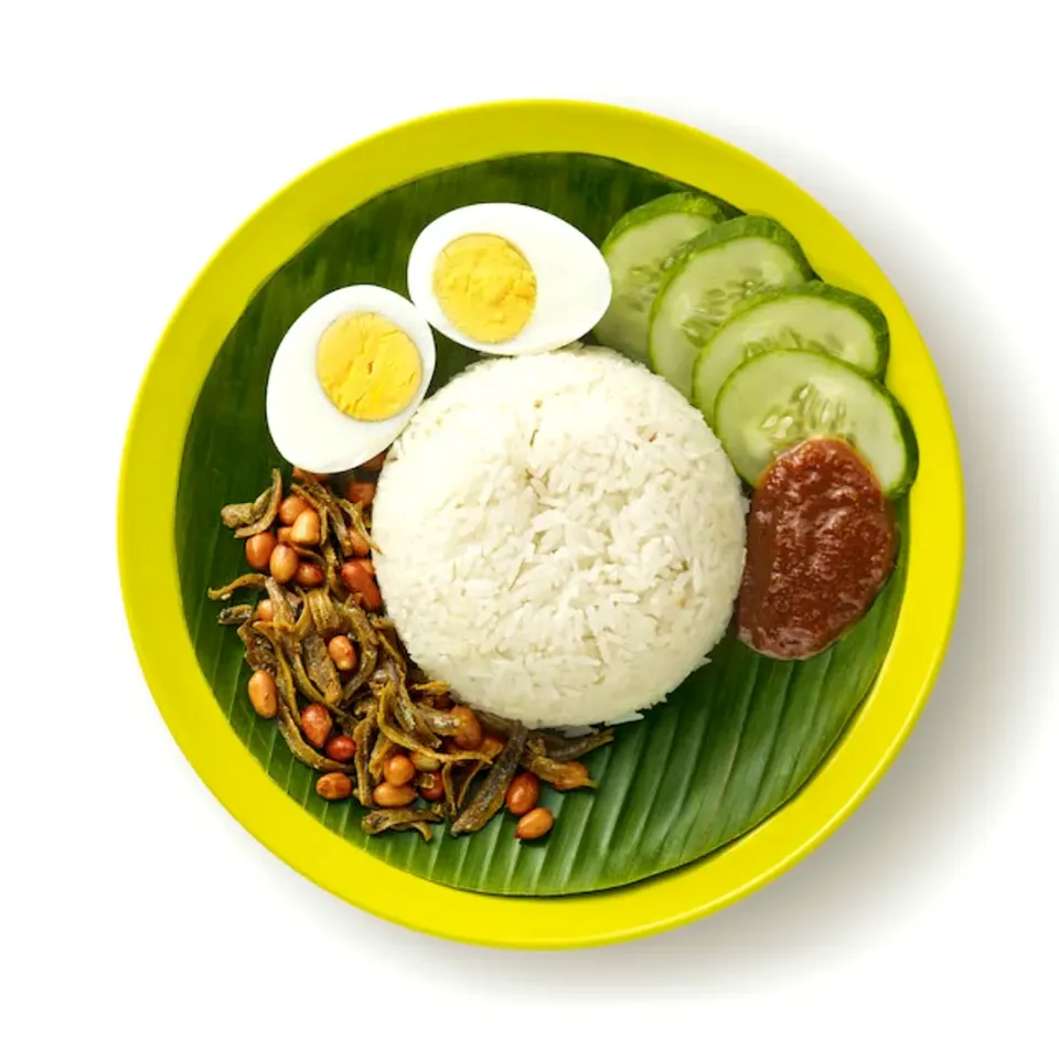 Snapdishの料理写真:Nasi lemak biasa : RM2.50|Suvaranjani Renganathanさん