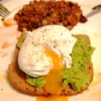 Snapdishの料理写真:Avocado toast.. 😋|Ivan4760さん