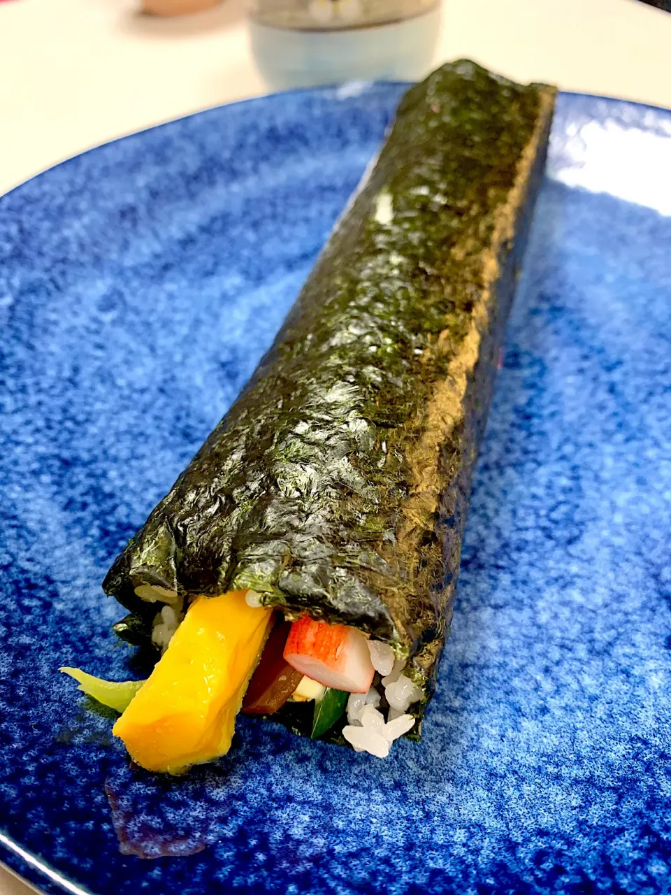 Celebrate Setsubun with Ehomaki, an uncut sushi roll|gonbenさん