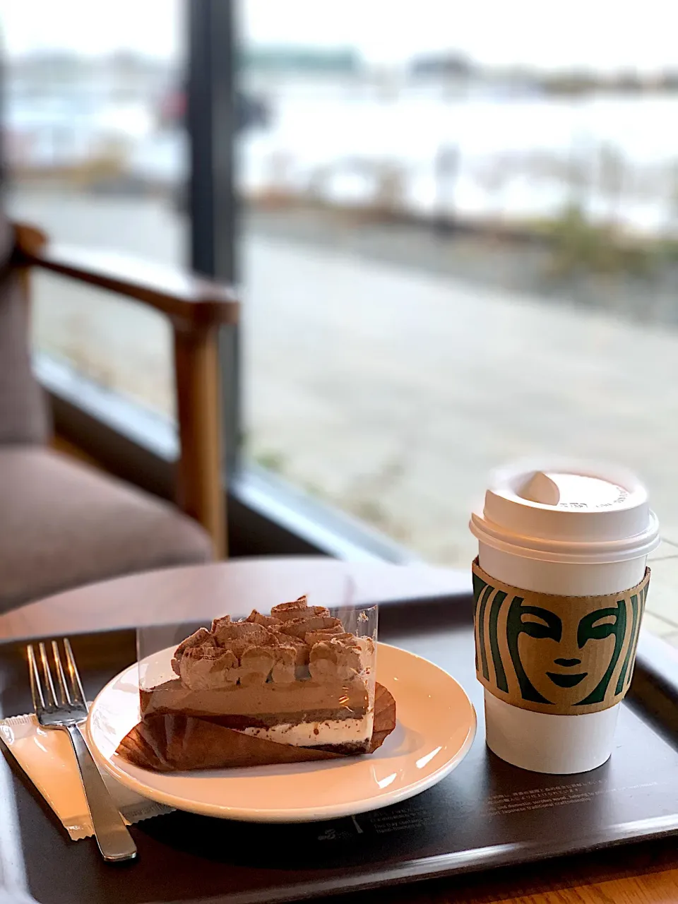 久しぶりのスタバ☕️ クラッシックチョコレートケーキ ザクザクチョコも入っていて美味しかった❣️濃いめのコーヒーにピッタリ❣️|sakiさん