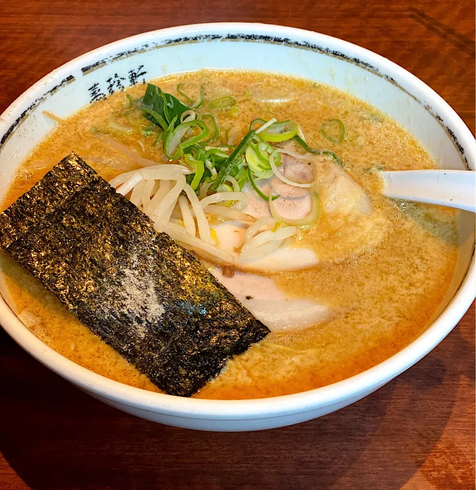 Snapdishの料理写真:萬珍軒の卵とじラーメン🍜|クランちゃんさん