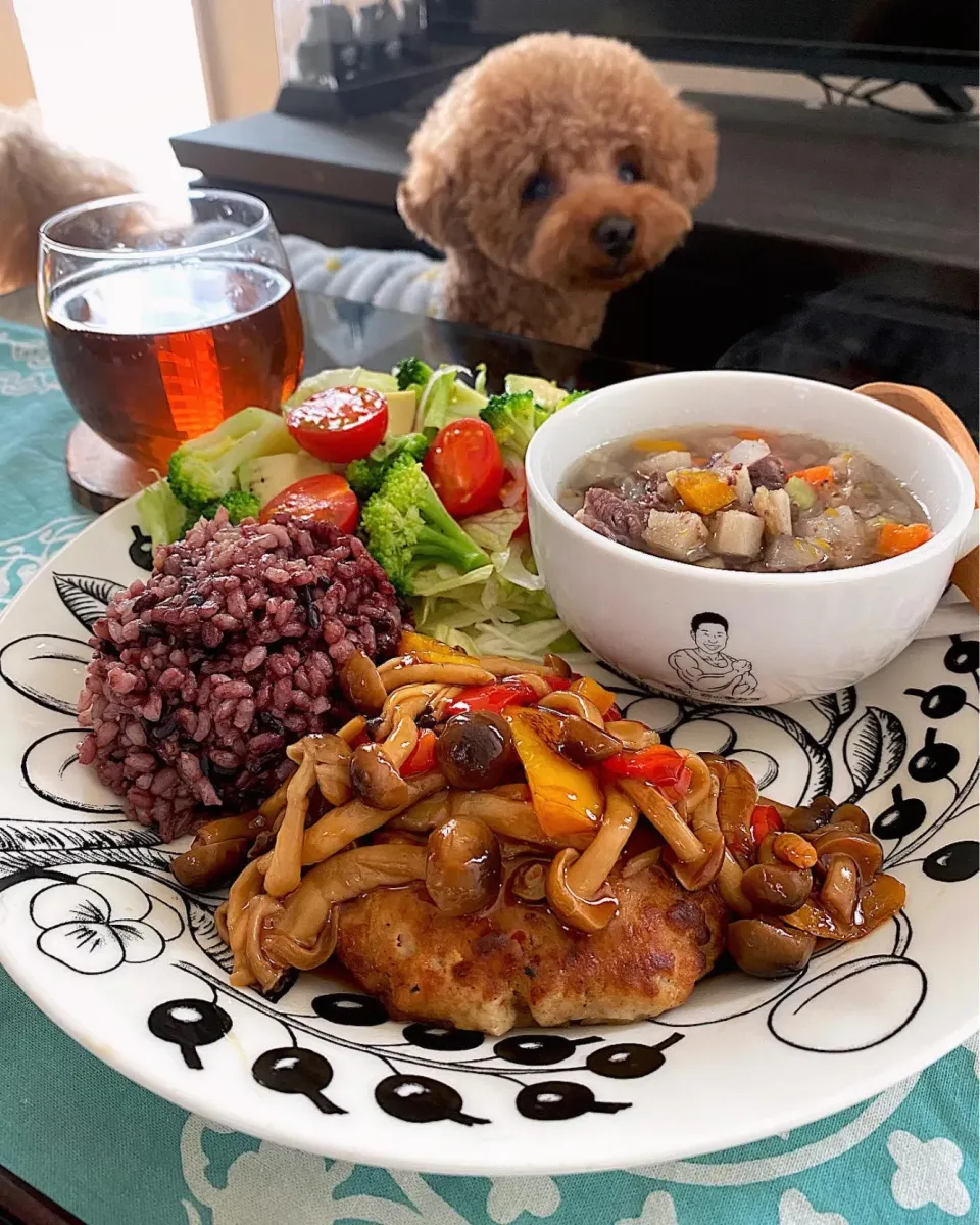 鶏肉と豆腐のハンバーグ👌しめじパプリカ黒酢餡掛け👌|ゆかりさん