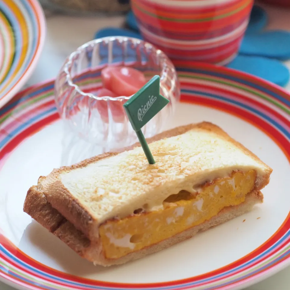 厚焼き卵のホットサンド|きゃさりん＠福岡さん