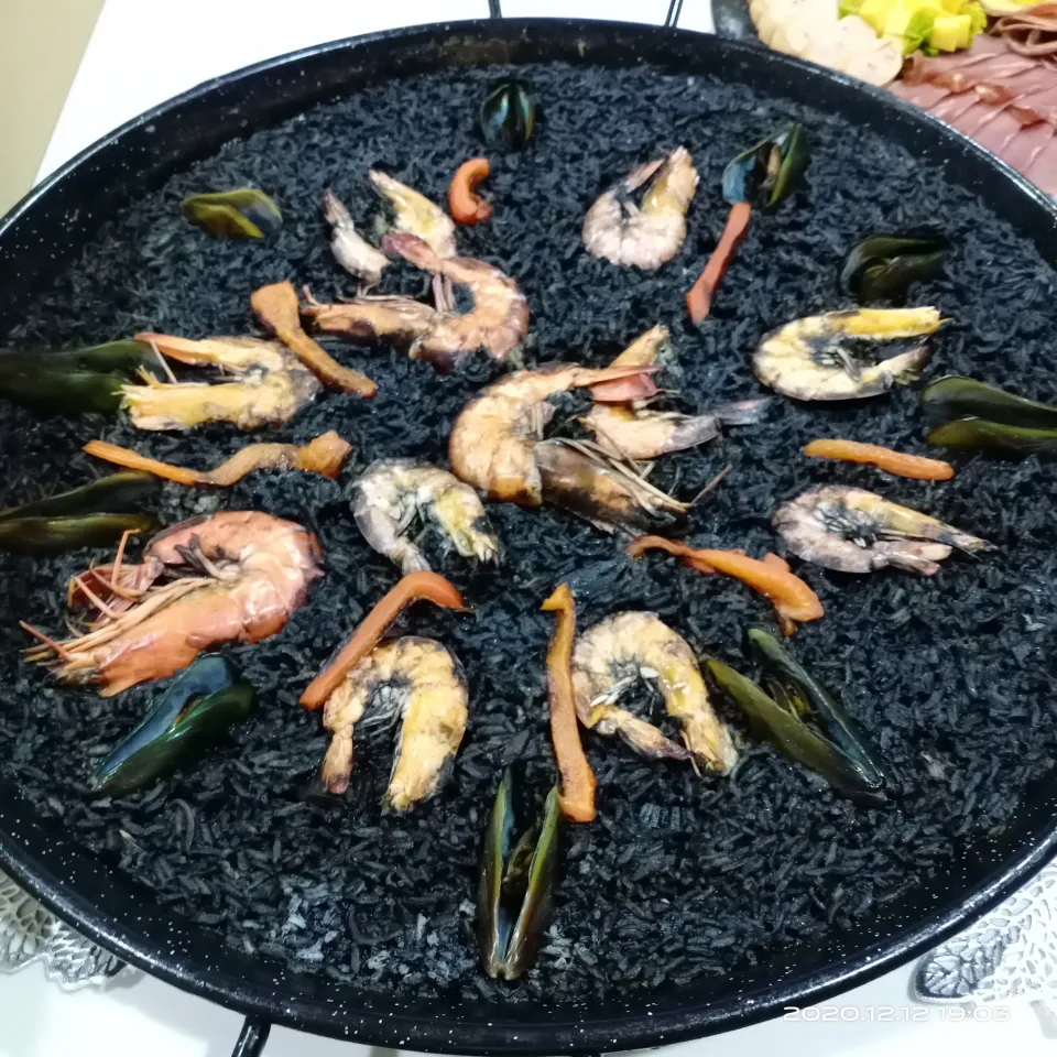 Black seafood Paella|Mariano Ngさん