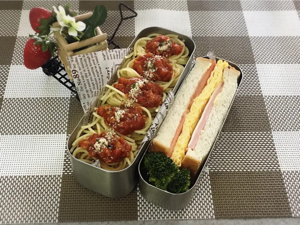 Snapdishの料理写真:旦那弁当～ミートソースパスタ|チムニーさん