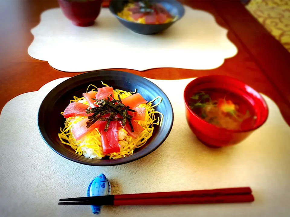 鮪丼　白木耳と生麩のお吸い物　恵方巻きの残りで♪|72roseさん