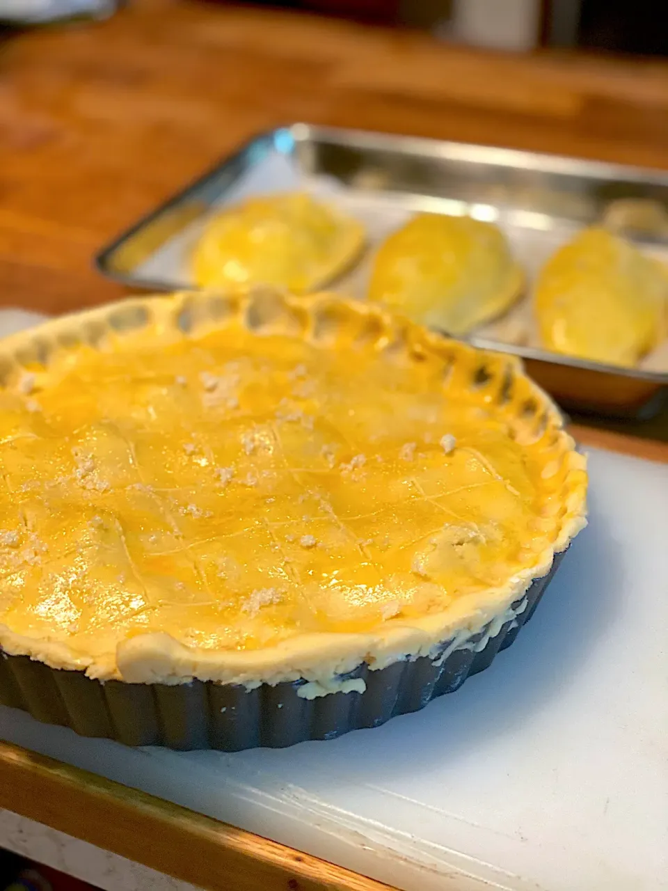 Just made some Apple 🍎 Turnovers and a Apple & White Peach Pie 🥧 #stayathome #pie #apple #homebaking #ilovecooking|Emanuel Hayashiさん