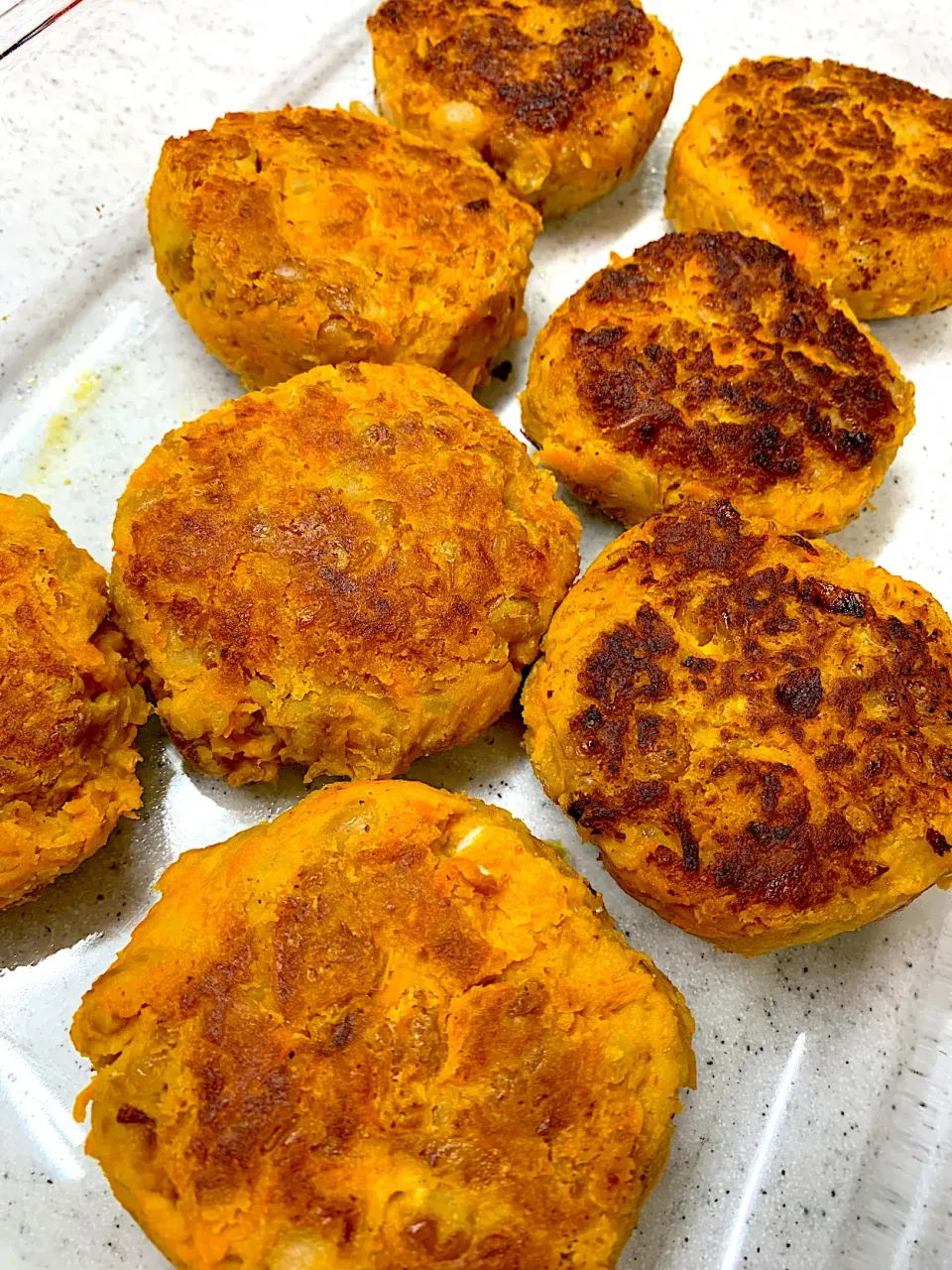 CaRRoT & whiTe BeaNs BurGeR..🥰|GeMzKiTchさん