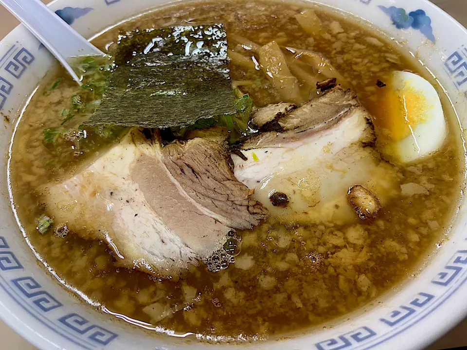 Snapdishの料理写真:光ヶ丘の人気店「めんくい」とんこつラーメン|須佐 浩幸さん