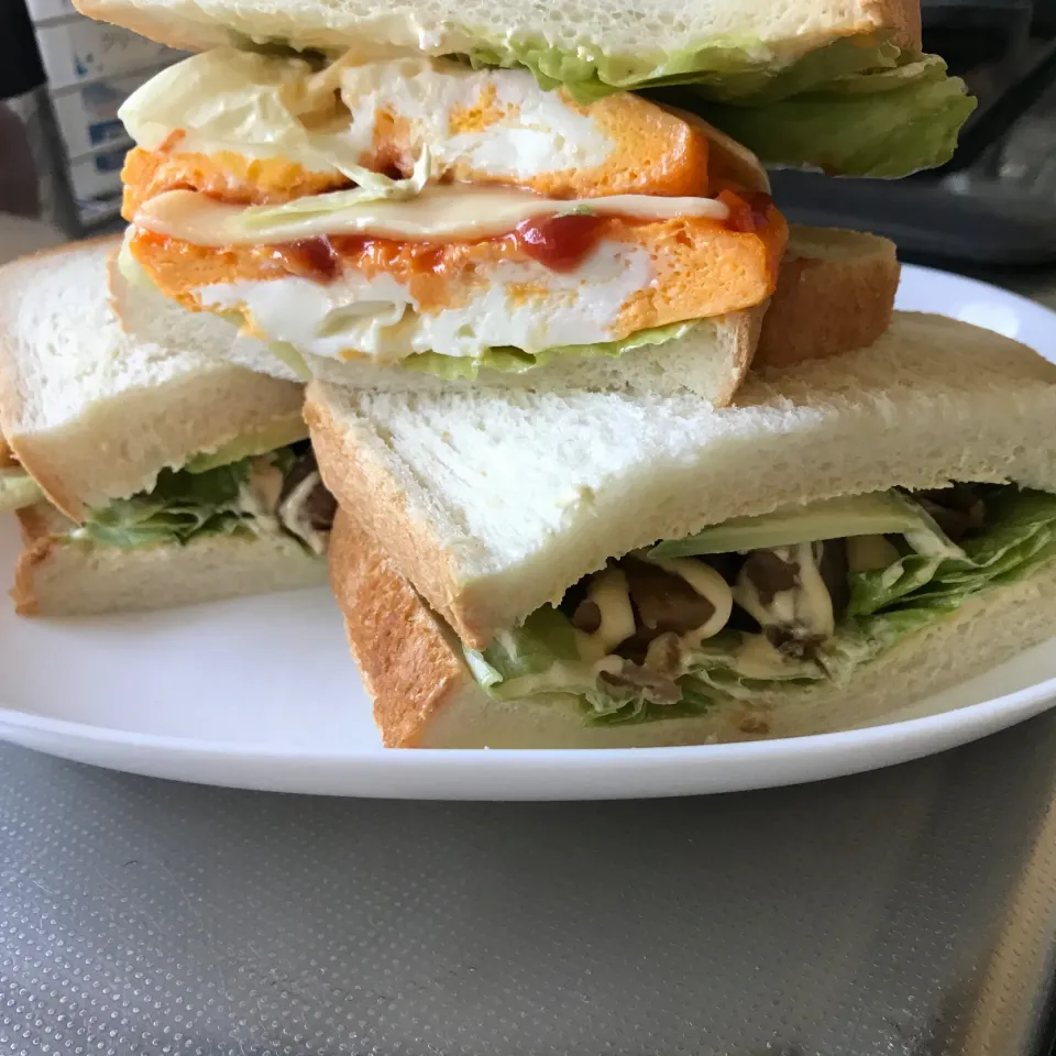 サンドイッチ🥪チーズオムレツ、テリチキアボカド🥑|純さん