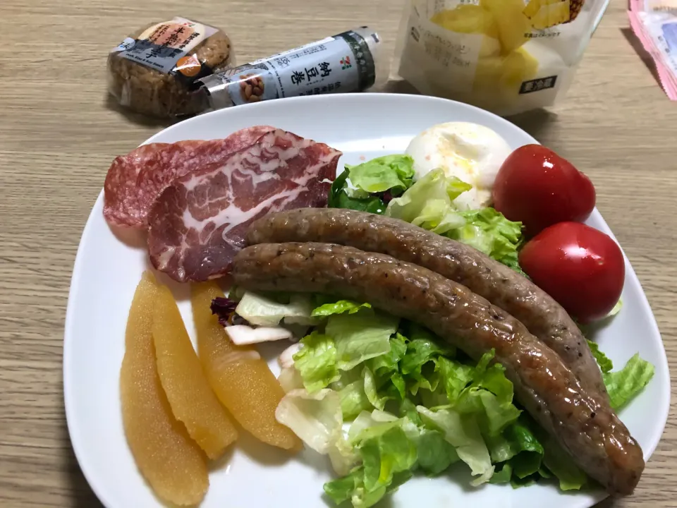 Snapdishの料理写真:ソーセージ&ブッラータサラダ|seiko Oさん