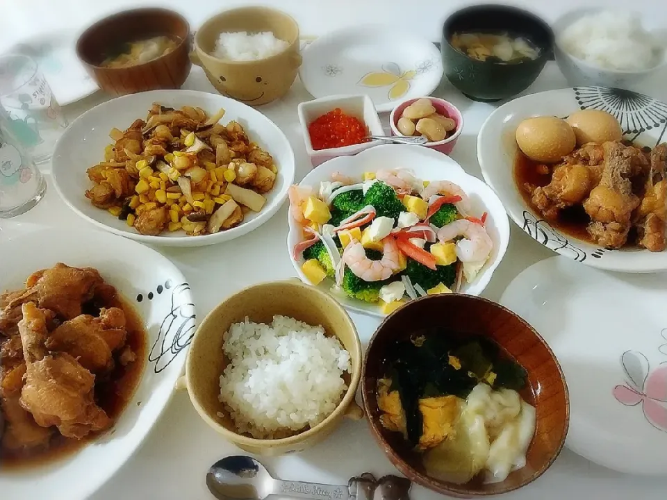 夕食(*^^*)
圧力鍋で手羽元と卵の甘辛煮
ベビーホタテとエリンギのコーンバター焼き
サラダ🥗(ブロッコリー、チーズ、卵、カニカマ、エビ)
いくら
白花豆
ワンタンスープ(ワカメ、卵)|プリン☆さん