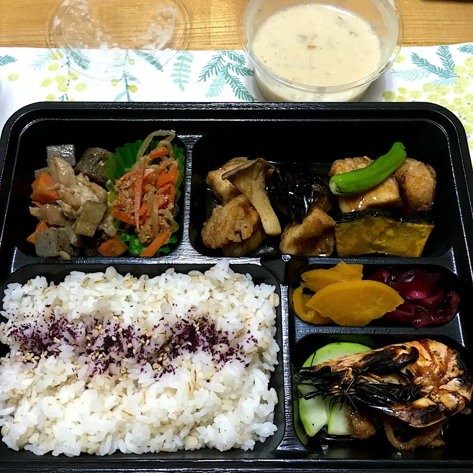 日替わりのお弁当、とろろ汁|こいちさん