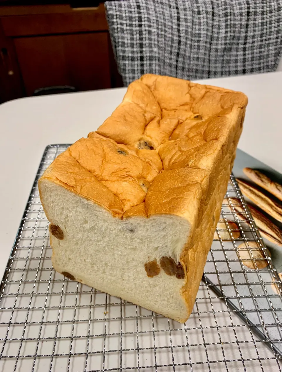 Tangzhong Method Raisin White Bread|gonbenさん