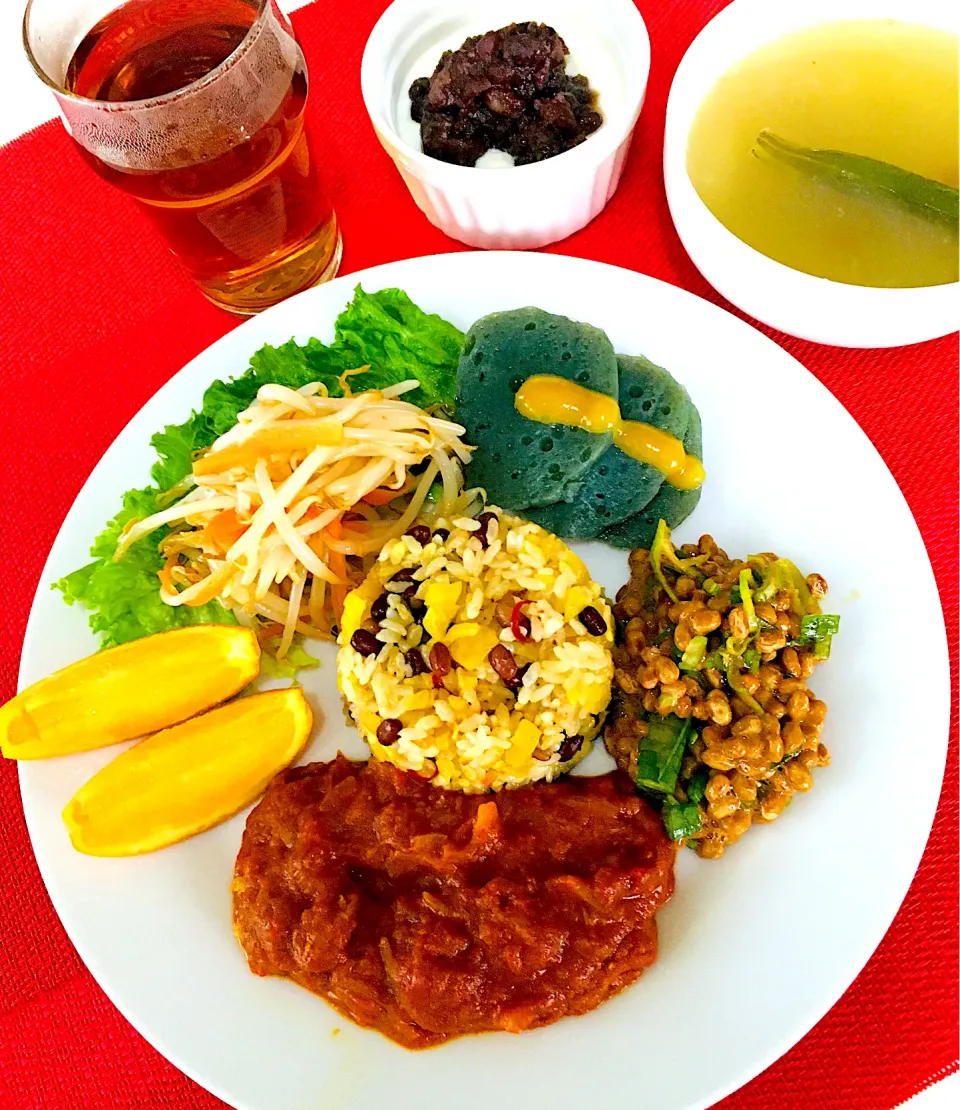 Snapdishの料理写真:朝カレー180日目😋小豆と南瓜漬けのチャーハン😋スパイスチキンカレー🍛納豆、もやし人参ナムル🥕よもぎコンニャクの酢味噌がけ😋桑の茶😋粒あんヨーグルト😋鶏ガラコラーゲン長芋オクラスープ😋今日も元気にスタート^_^💪|HAMI69さん