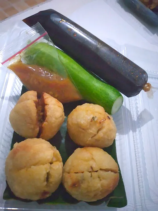 pempek adaan Isi Hot Udang mantul 
4pcs +Timun +sambal N cuko endulita
@14K 

pengiriman bisa pakai
#GOJEK SAMEDAY #PAXEL Bagi yg di Luar Kota
#Dapor_pempekCEKD|DonaAnggrainiさん