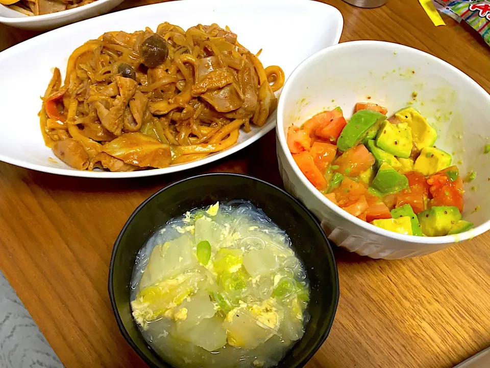 味噌焼きうどん、アボカドトマト、春雨スープ|aico☆さん