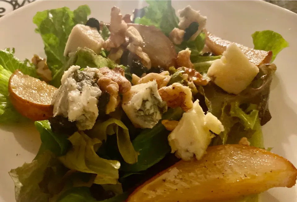 Roasted Pear, Blue Cheese and Walnut Salad|Christine pavelkaさん