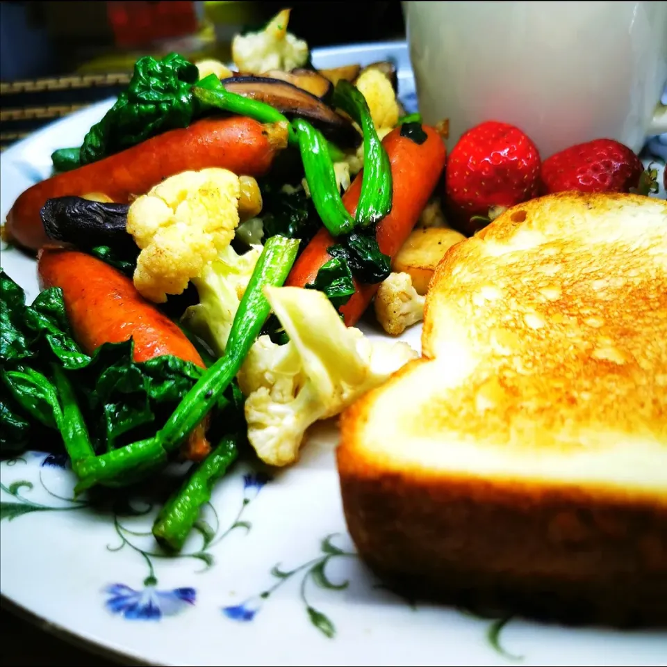 Snapdishの料理写真:甘い〜ちぢみほうれん草ランチ🐧🤪👍☕|ペンギンさん