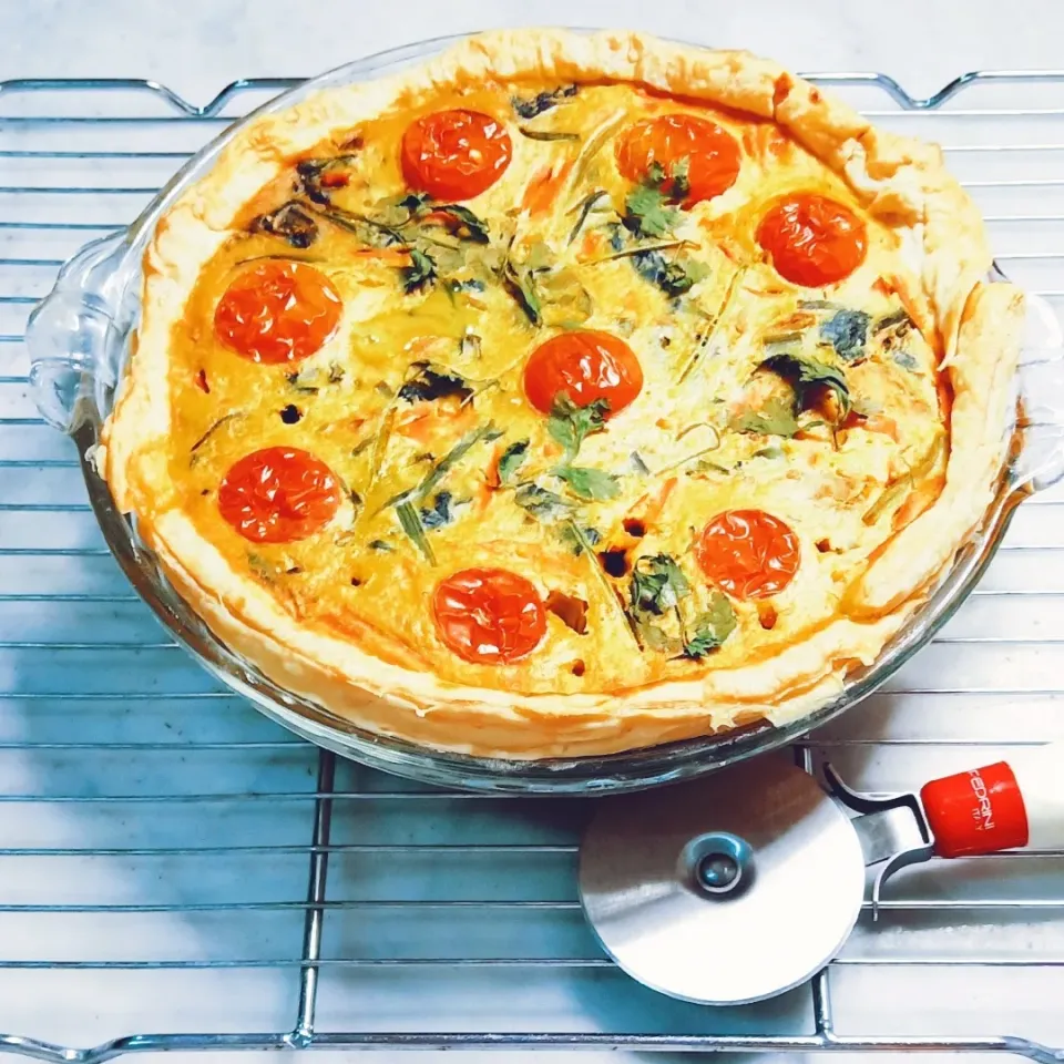 Vegetarian Spinach Quiche using chickpeas flour to replace egg. Very soft and has the texture of baked eggs.|Priyamayaさん