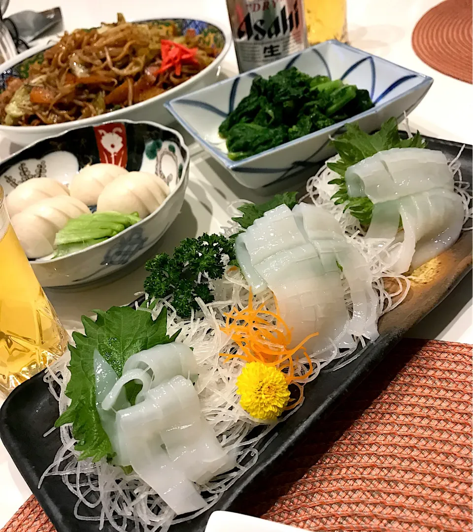 イカ刺し・菜の花の辛子和え・カブの糠漬け・焼きそば🦑🥬🍜🍻😋|ナムナムさん