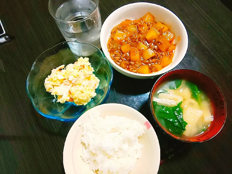 ごはん、ほうれん草と油揚げの味噌汁、麻婆ダイコン、ポテトサラダ|サトリさん