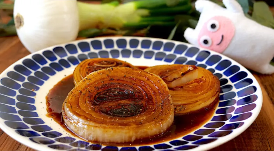 【新玉ねぎステーキ】焼き目も調味料の一つ✨🧅うまうまとろり|ヨッチャンさん