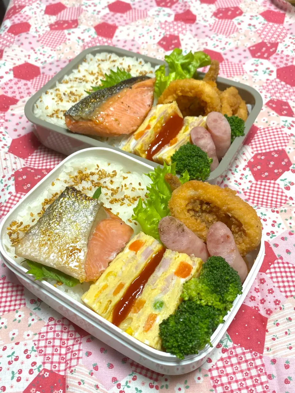 息子のお弁当(強制～少しづつ残った野菜入りたまご焼き😁)|かあたんさん