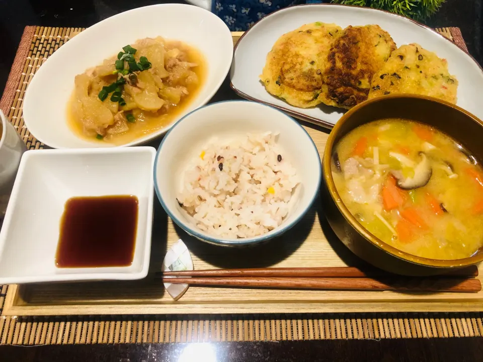 Snapdishの料理写真:豚汁！豆腐のもちもち焼き！ツナ大根！|asaminnさん