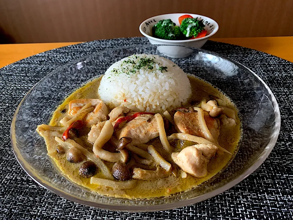 グリーンカレーでおうちランチ🍴|みっきーさん