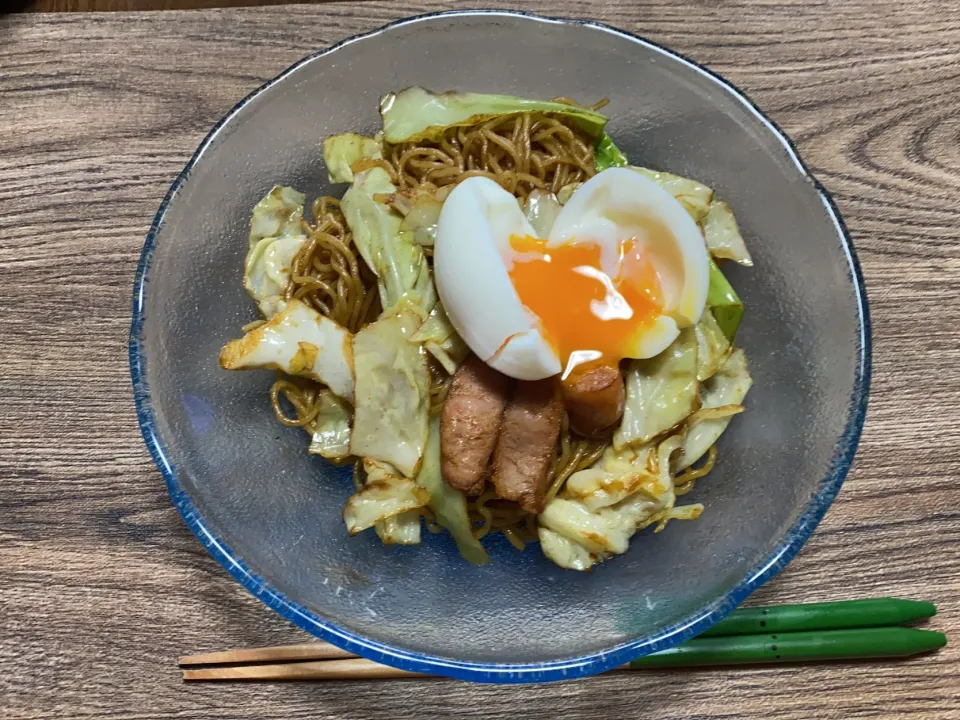 焼きそば〜🥩肉がないのでウインナーで😥群馬のキャベツ甘くて美味しい😋|acoさん