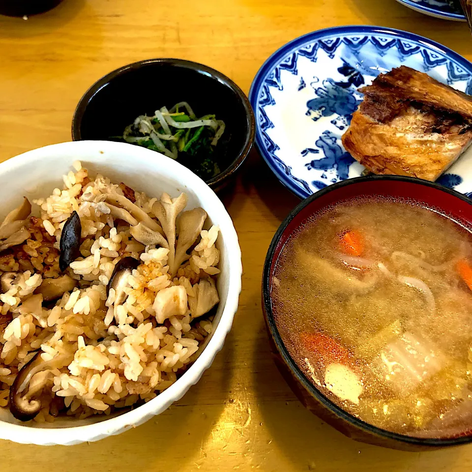 きのこご飯と焼き鯖定食|ゆっこっこさん