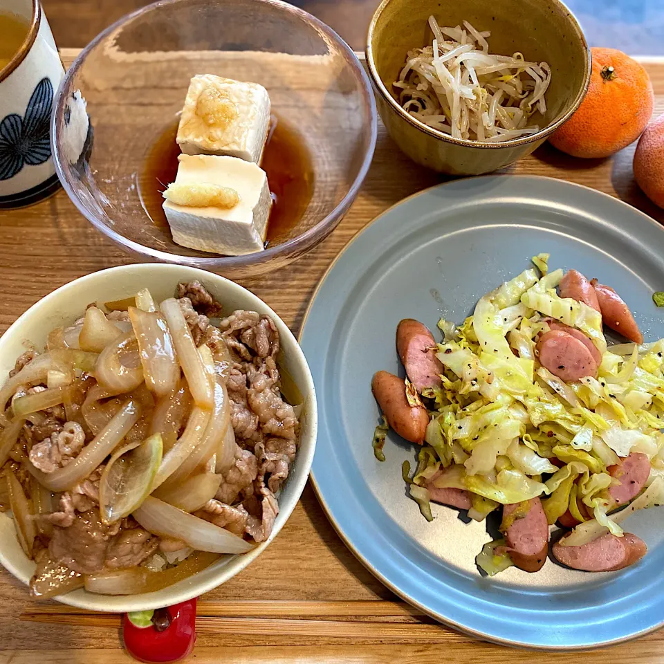 牛丼、ウインナーとキャベツの和風炒め|なつこさん