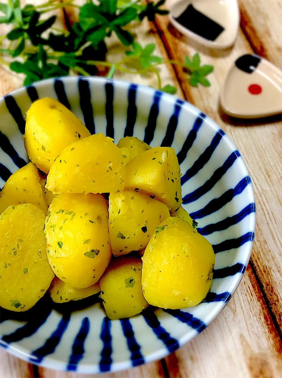 Snapdishの料理写真:昆布茶で簡単粉吹き芋|みゆきさん