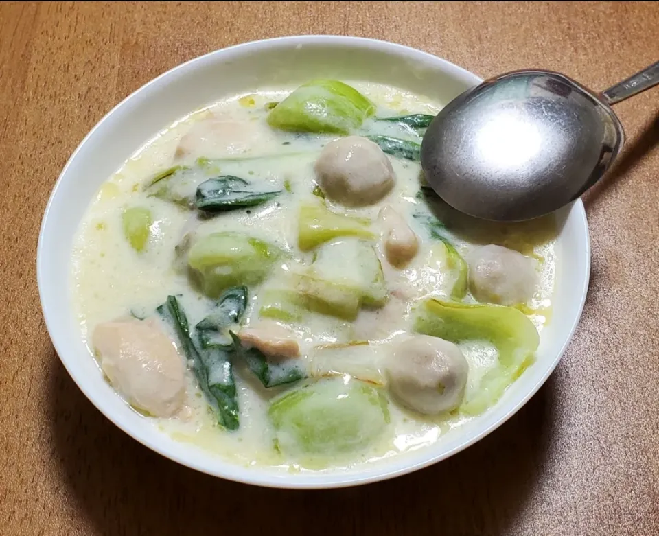 里芋と鶏肩小肉とチンゲン菜の白湯クリーム煮|ナナさん