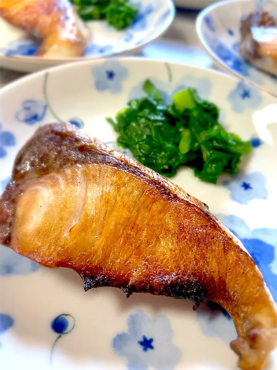 鰤の塩焼きと菜の花のお浸し✨|てんてんさん