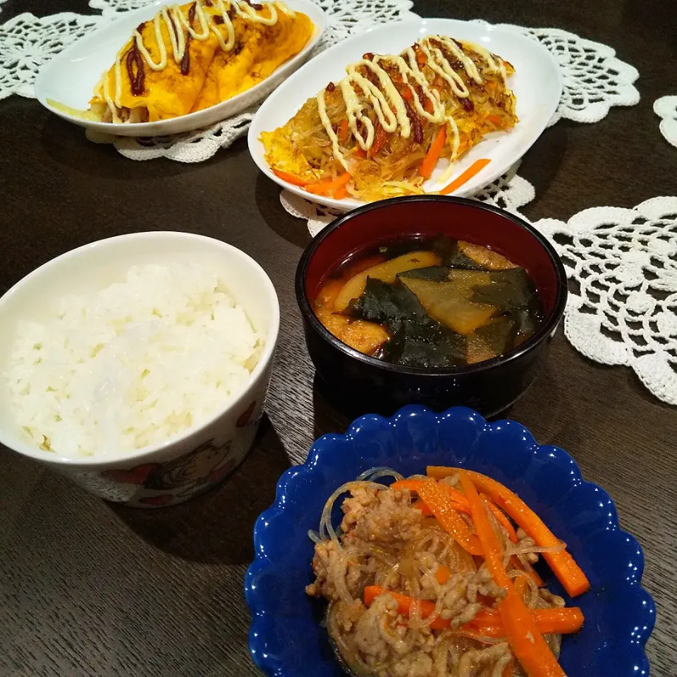 とん平焼き
鶏そぼろ春雨
味噌汁|しぃさん