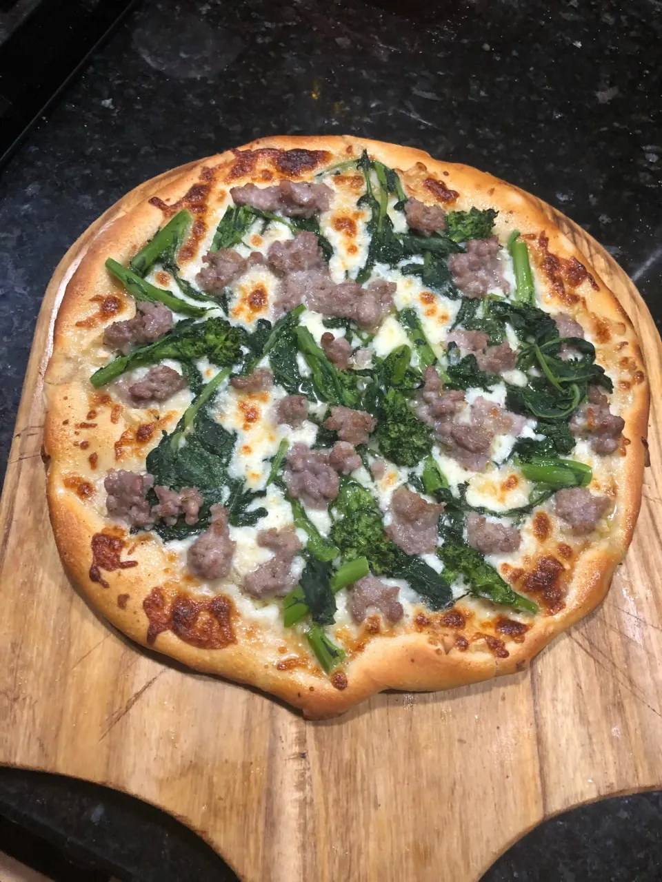 Broccoli rabe and sausage pizza.|ernest ristiさん