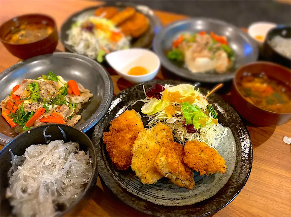 生しらす丼、チキンカツ、菜の花と豚肉のとろとろあんかけ豆腐|ふくすけ食堂さん