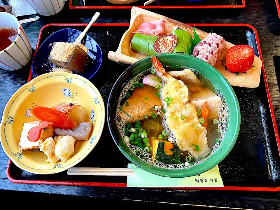 明日香村のよもぎ煮麺と柿の葉寿司の定食|Hi-Niさん