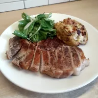 Sous vide porkchops with baked potato and arugula salad|Panoskarさん