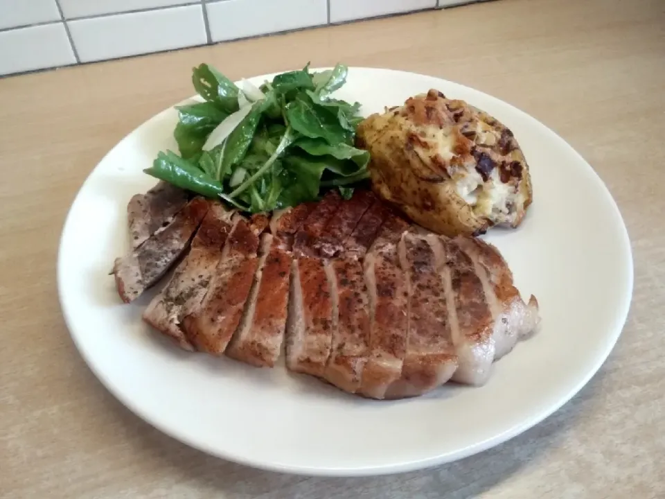 Sous vide porkchops with baked potato and arugula salad|Panoskarさん