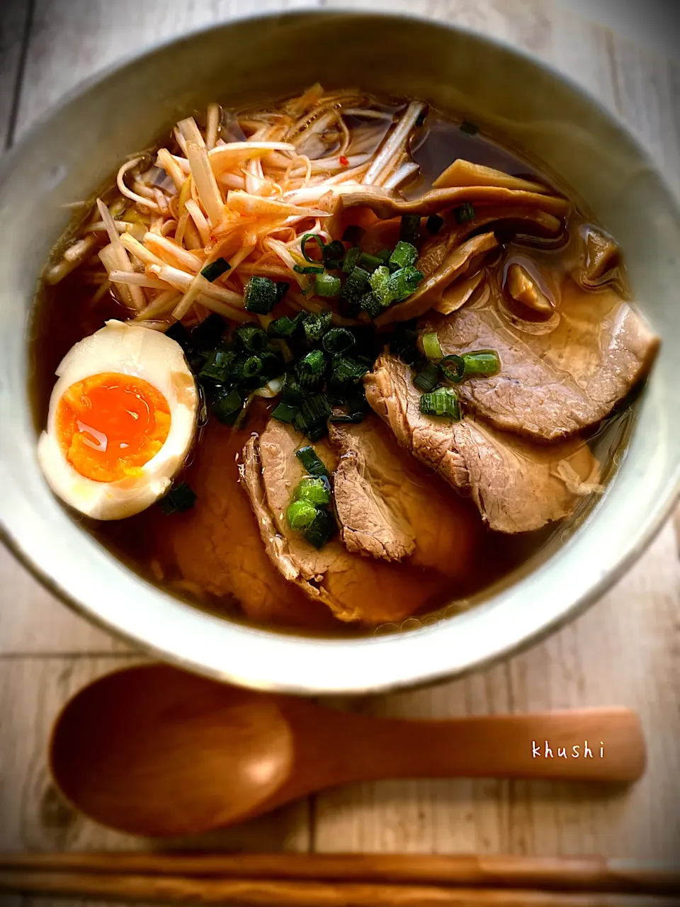 おうちラーメン🍜〜自家製焼豚・辛味ネギ・半熟煮卵〜糀甘酒に漬けてから煮た焼豚がホロホロでウマ💕|KOZUEさん