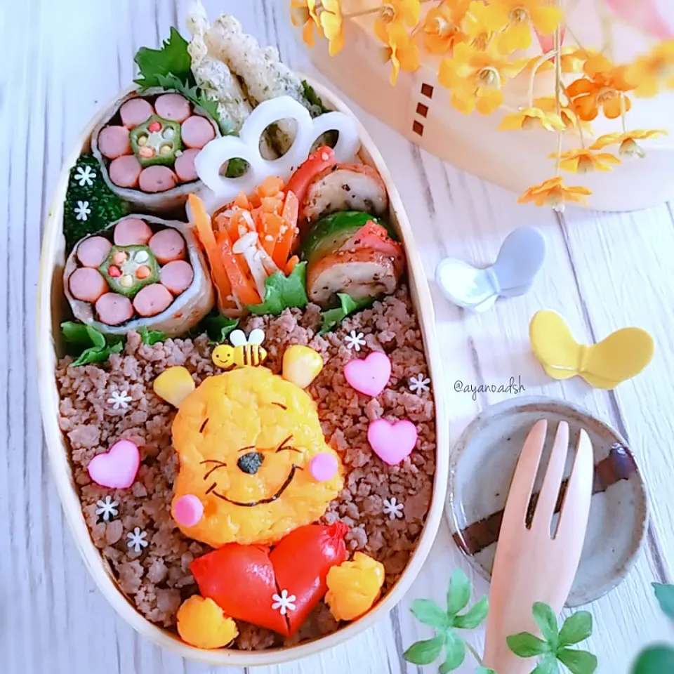 プーさんのバレンタイン弁当💗
そぼろごはん弁当です😊|ayano.adshさん