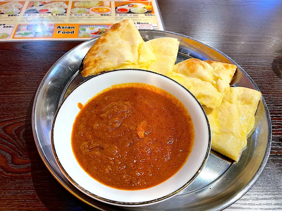 マトンカレー辛口にチーズナン|マハロ菊池さん