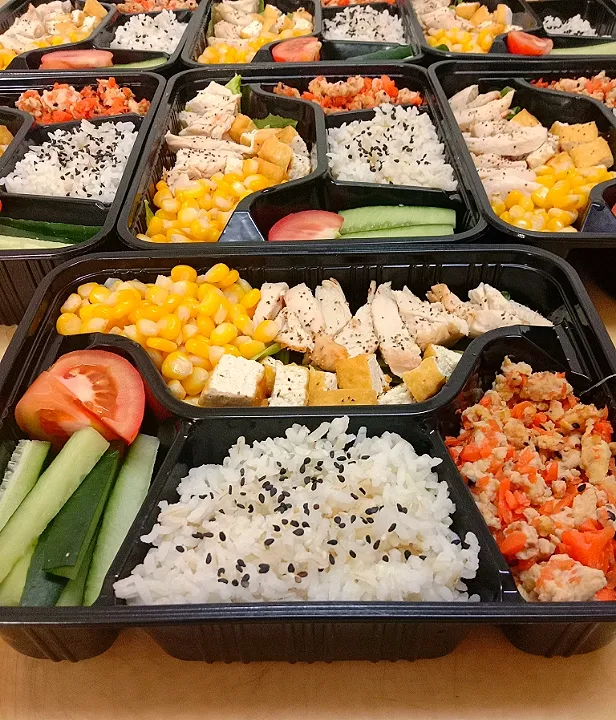 Healthy Lunch Box
@Pan Fry Chicken and Tofu
@Egg with Carrot
@Corn @Tomatoes
@Japanese Cucumber 
@Steady Brown Rice|steady chanさん