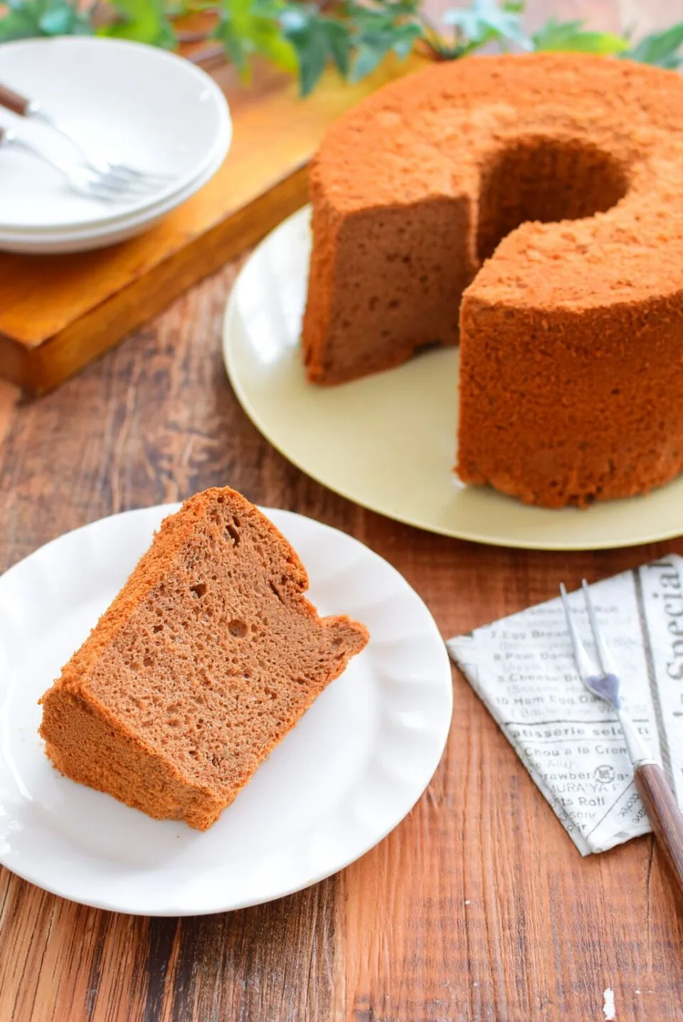 バレンタインに！ふわふわしっとり！チョコレートシフォンケーキのレシピ|アマイモノ・クウ蔵さん